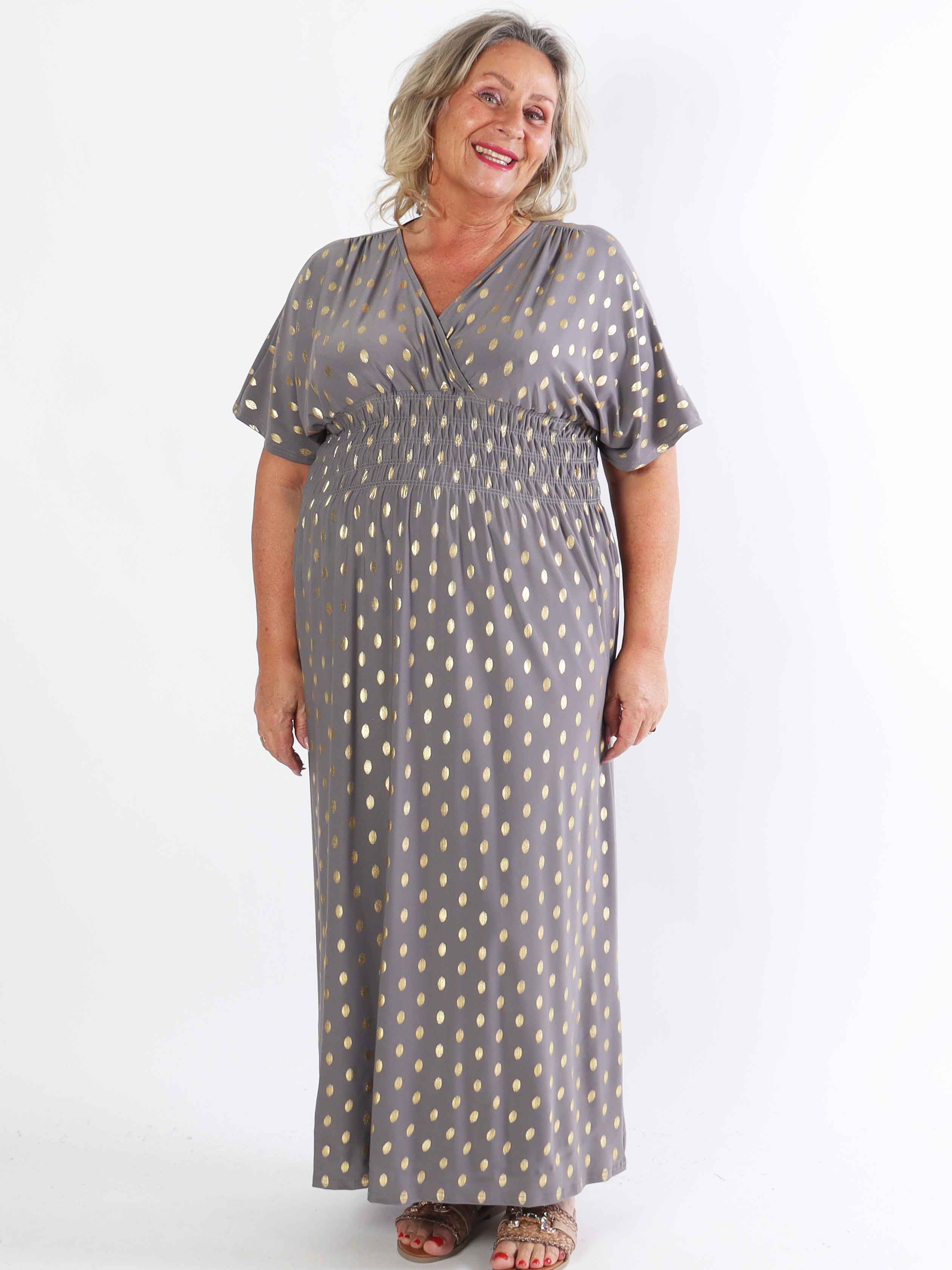 Pams Dot - Lång stretchig plus size-klänning med prickig detalj
